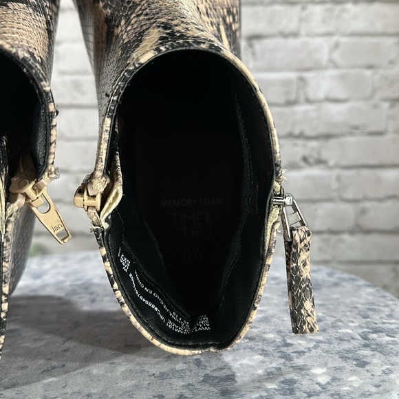 Time and Tru Black & Blush Faux Snakeskin Ankle Fashion Booties Women’s 8W✨EUC✨ - Picture 10 of 12